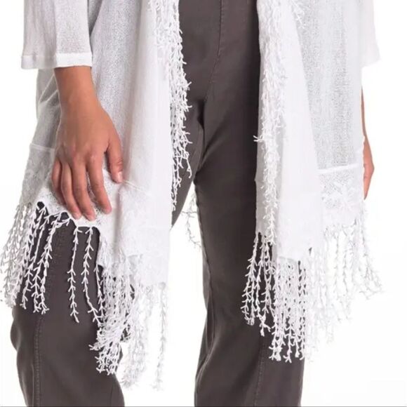 XCVI Dogwood lace trim Cardigan - Picture 3 of 5